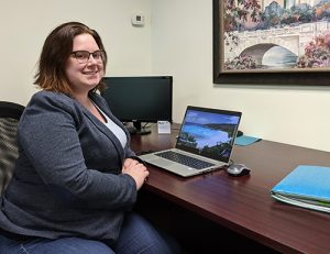 woman at desk with laptop
