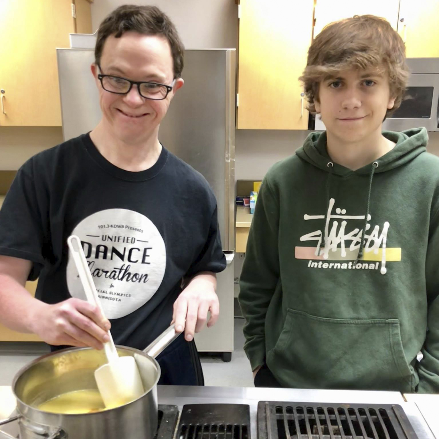 25487281_10155887369134787_2565128616466428777_o Independent living picture of people cooking