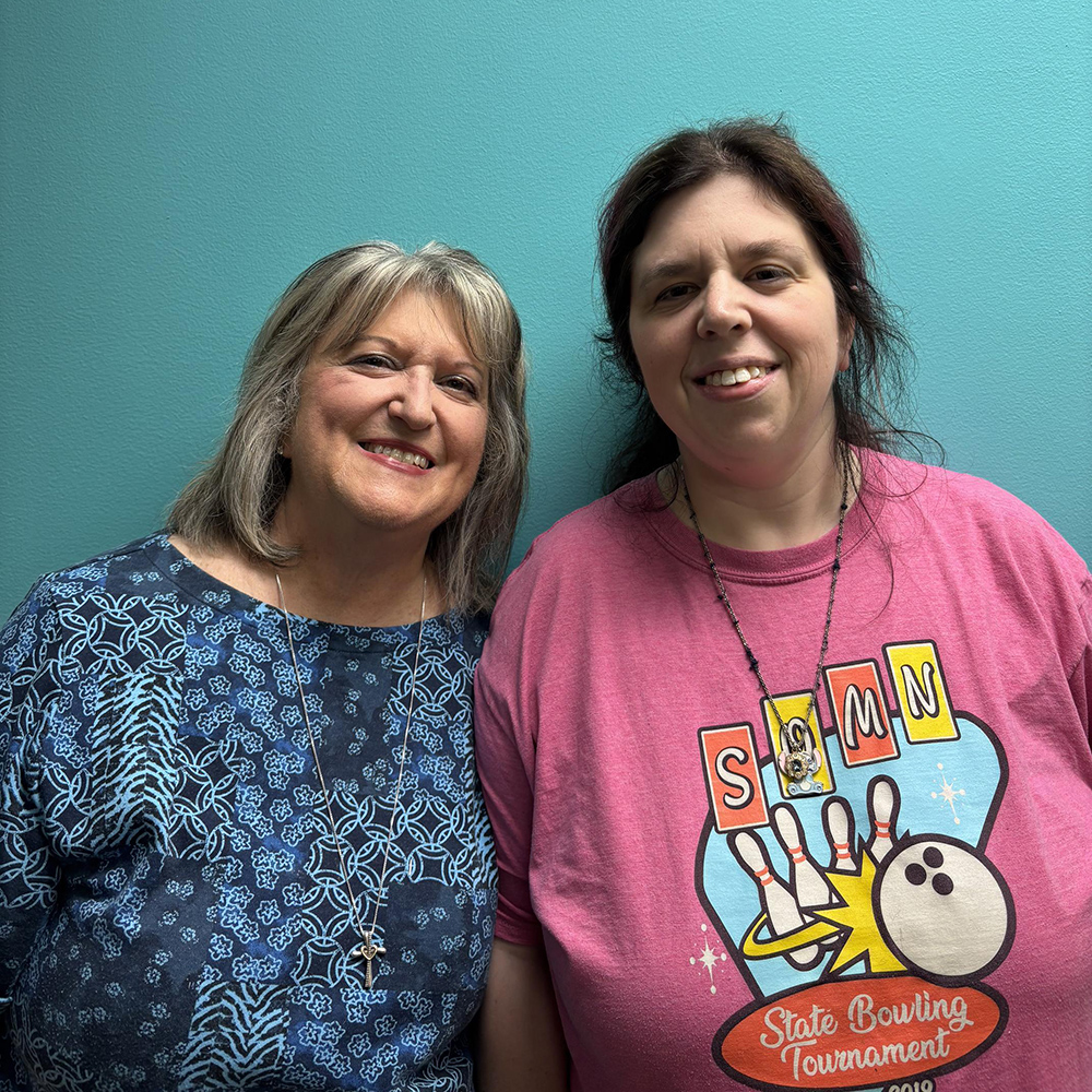 Melissa and Kathy Stangi Reach for Resources volunteer.